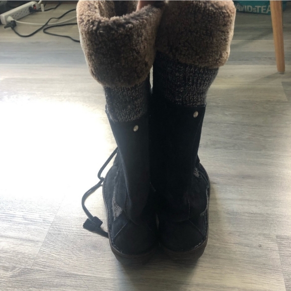 UGG Torrey Leather/Sheepskin/Knit Tall Winter Boot - Picture 4 of 7